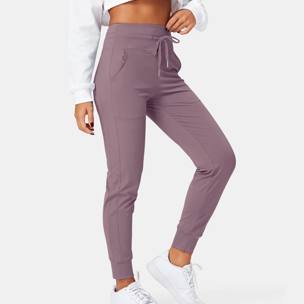 Halara joggers- never worn, tags removed so they could be washed.